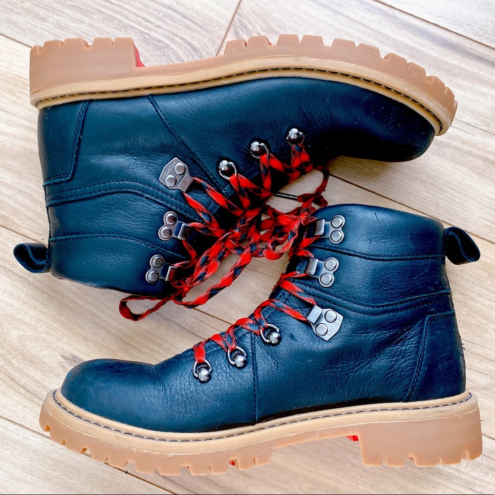 Super cute Tom boots